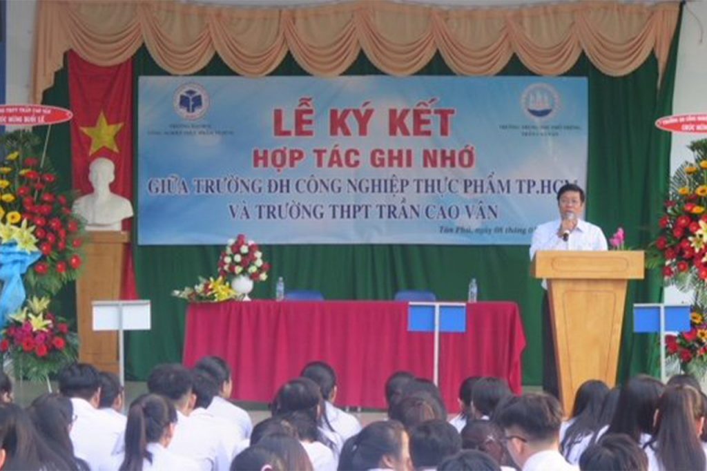 Trường THCS & THPT Trần Cao Vân